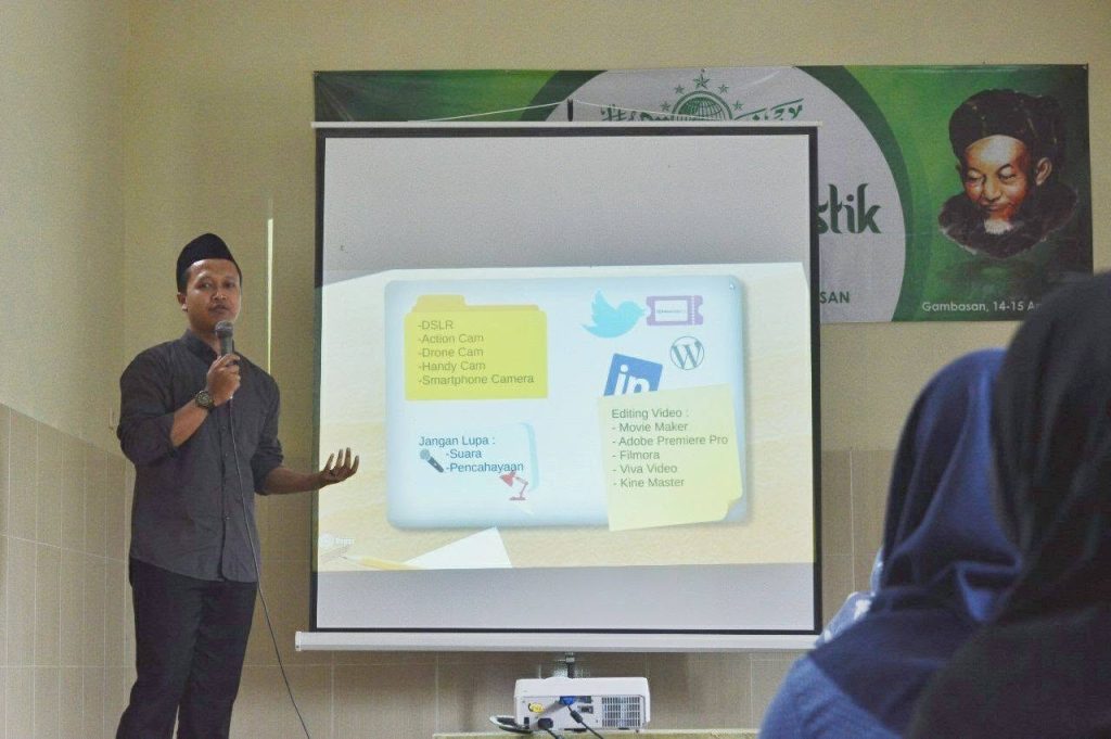 Pemateri Ngaji Jurnalistik bersama IPNU dan IPPNU Gambasan Temanggung
